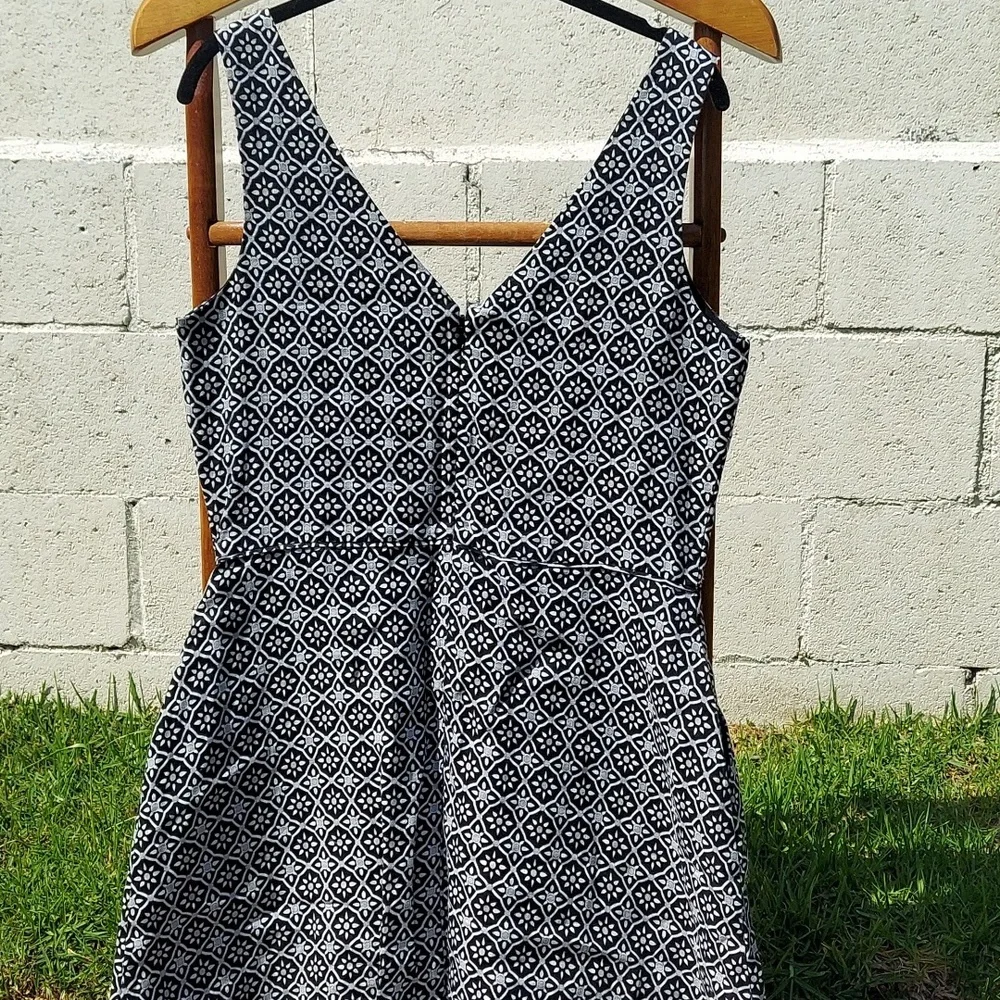 GAP Linen Dress With Pockets - Picture 2 of 6